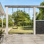 Holiday home 3 Bedroom Cozy In *