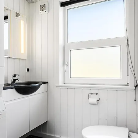 Feriehus 3 Bedroom Cozy In